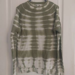 Womens size small long sleeve green and white sweater